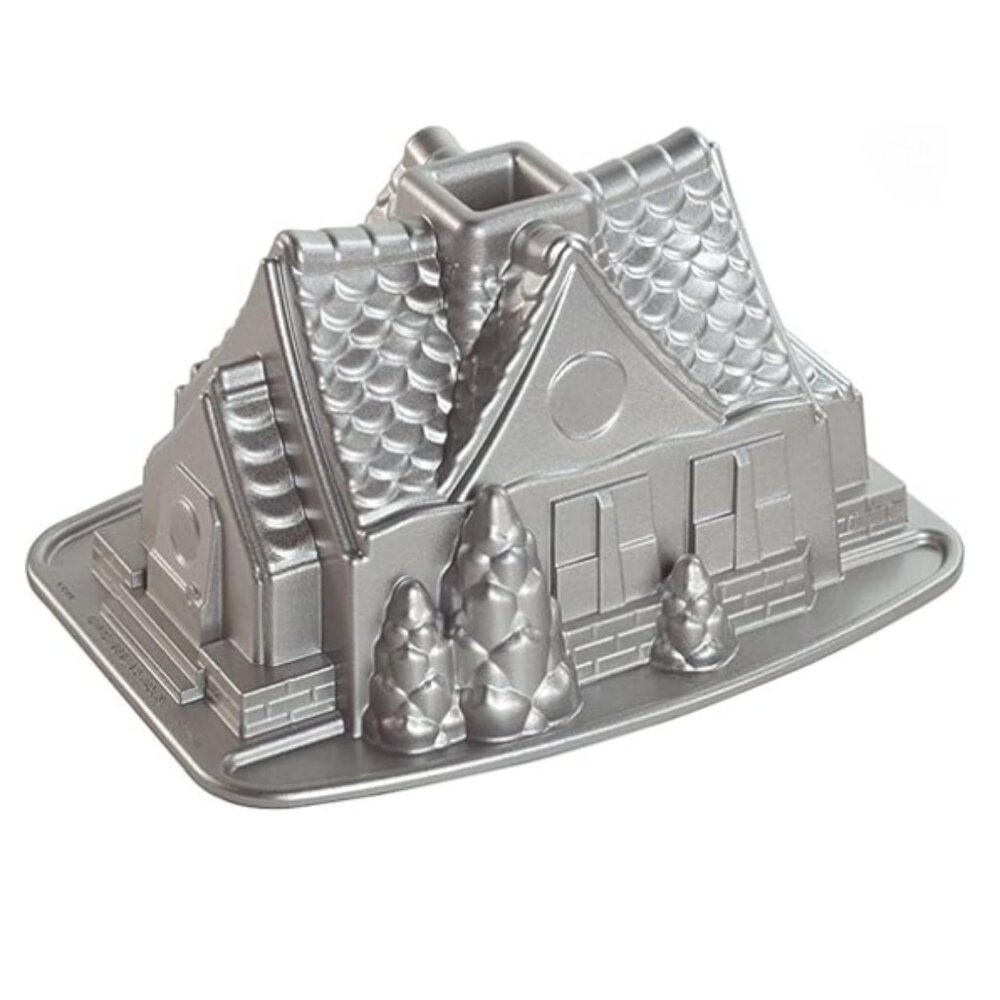 never been used Nordic Ware Gingerbread House Bundt Pan